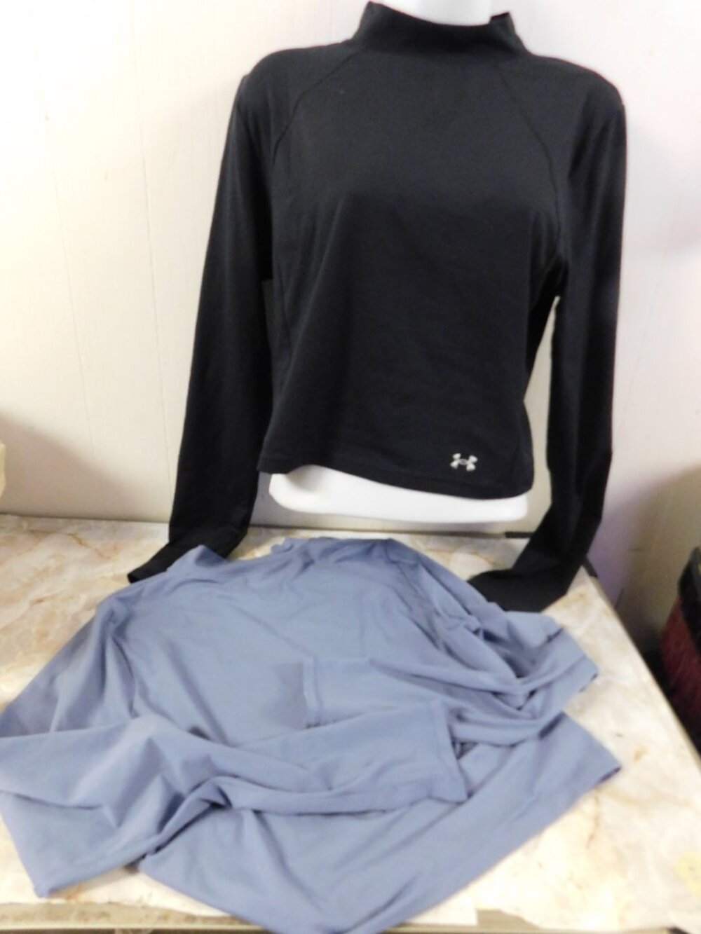 Under Armour Mock Turtleneck Heat Gear Cropped Long Sleeve Shirts (2) Shirts
